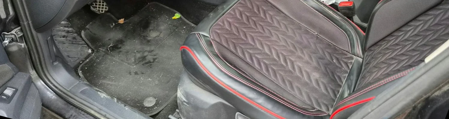 Fahrerplatz vorher: verschmutzte Fußmatte, Sitzbezug